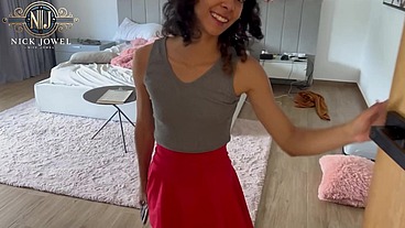 Mi vecina me seduce en el balcon y caigo en su tentacion