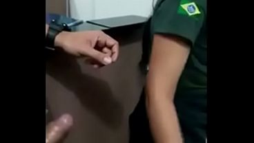Moreninha 18 anos dando na sala de aula