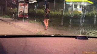 Si ferma davanti a una prostituta per strada e la scopa nel parcheggio. Escort