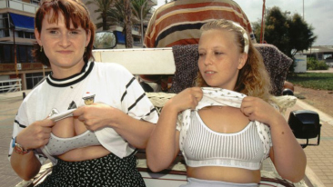 Lesbian sex show with blowjob-end