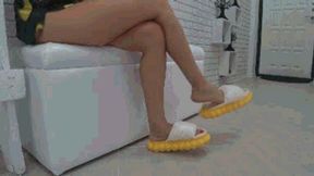 Nervous leg shaking d