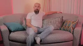 Sultry porn star gives surprise Valentine's Day creampied