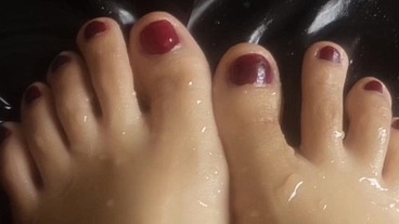 28.barefoot/foot fetish/foot play/foot worship/nudity/naked