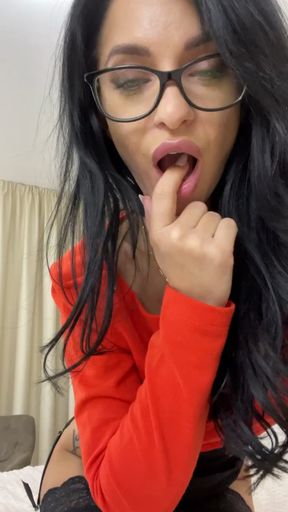 💣 Your secretary is horny today 🤓 Her sexy glasses deserve a cumshot.🍆💦💦💦👀Will you empty your balls on my face, please? 👅👅👅Video lenght 5:34 minutes ✔️