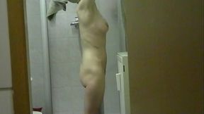 Bine duscht 2
