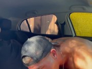 Mamando polla en el coche