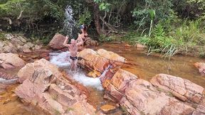fucking the hottie s ass on the waterfall trail with a lot of heat and total adrenaline, we were almost caught. vagninho e luna oliveira