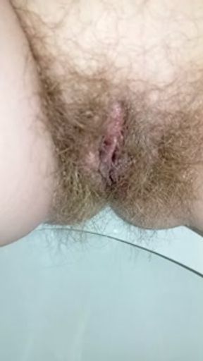 Hairy mommy's Huge messy piss and wet anal fart 💦 Pee fetish 💨 Fart fetish