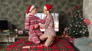 Amatör genç Alpan Stone, büyük penisiyle anal ilişkiye giriyor.