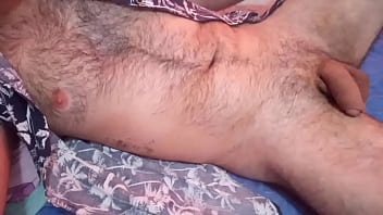 Masturbandome hasta acabar en mi propia cuerpo