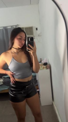 Teen onlyfan shows off her tits