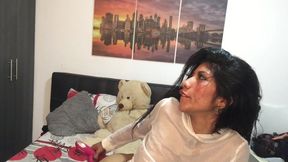 I masturbate the pussy thinking about my lover.