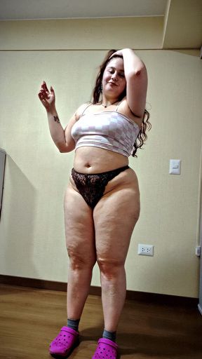 Nicole's Silly Fat Tease: Jiggling Cellulite Ass & Soft Belly Dance