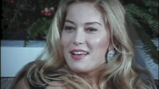 เป่า, ร่วมรัก, หน้า – ร่วมเพศทางทวารหนักแบบรุนแรงกับสาวผมสีน้ำตาลหน้าอกใหญ่ชาวยุโรป Andrea Molnar, Milly D'Abbraccio และ Moana Pozzi