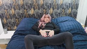 Sexy MILF This Dildo and Makes His Pussy Vibrate Wet and Open