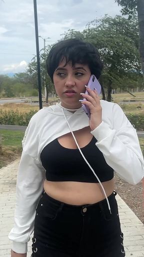 Veo a Una Sexi Chica Triste En El Parque, Para Animarla La Invito Mi Apartamento Como Excusa Para Poder Follarmela Por Su Culo.