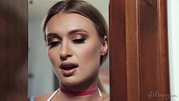 I&#039_ll take care of your friend, Sister! - Carmen Caliente and Natalia Starr