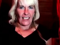 mature blonde masturbating in a webcam