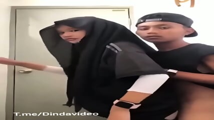 Tocil ngentot di toilet umum saat pulang sekolah