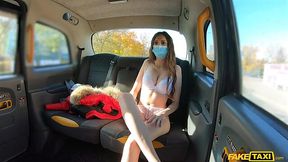 Fabulous teen gets facial during her taxi ride