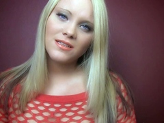 StripCamFun Blonde Amateur MILF Webcam for You