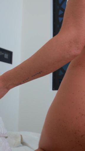 The Client Got a Boner During a Massage From a Beautiful Masseuse