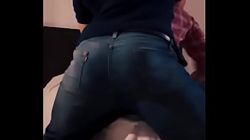 Chacal despechado me folla con ropa luego de terminar con su novi4