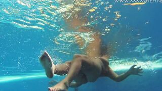 Canadian long boobs underwater