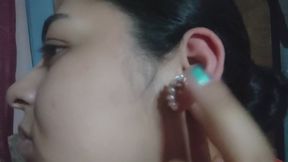 Oido fetish: estirones, caricias y aros en primer plano solo para ti