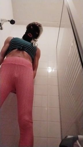 Solo peeing