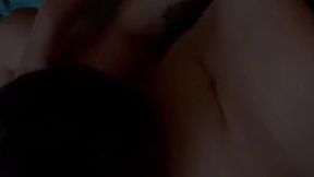 Mi amiga lesbiana cariñosa y me agarra las tetas con los pezones parados mientras me chupa la vagina
