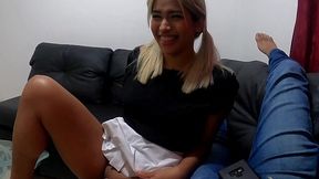 Sexy latina girl gets her pussy filled to the limit with meaty cock and works with her mouth