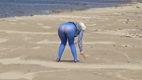 Blue style 2 - Flashing on beach