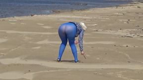Blue style 2 - Flashing on beach