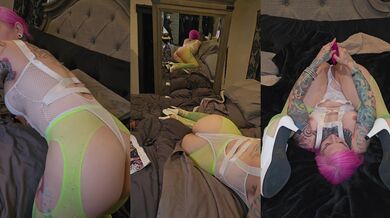 Hot Alt MILF Squirts on Herself!