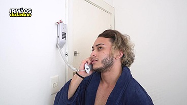 O GARÇOM DOTADO ME FODEU NA VIRADA DE ANO