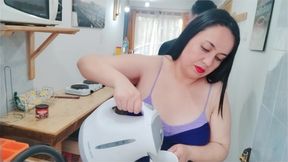 Stepson catches his stepmother in the kitchen to fuck and have unexpected sex