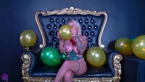 Lolly Learns She LOVES Balloon Popping! 4K