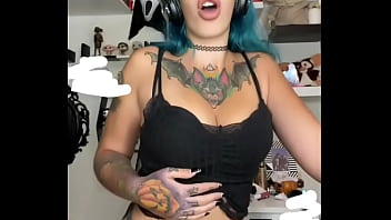 perra caliente otaku sexy de pelo azul hara que se te ponga dura