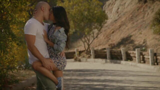 La moglie europea Leah Gotti viene scopata analmente da Christian Clay
