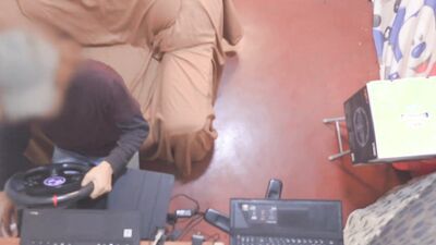 Hot Neighbour helps me to fix my joystick