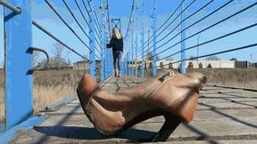 Bridge walk and stuck heel WMV(1280x720)FHD
