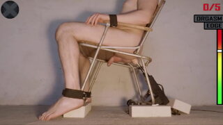 A kemény seggdöngetés miatt a spanyol fickóknak nyögni és tejes orgazmusokban felrobbanni