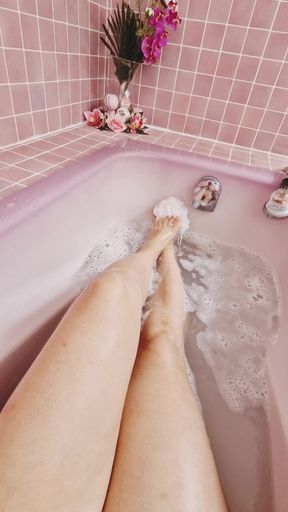Rubbing my feet on a bath flower