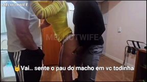 meu marido adorou ver como minha buceta ficou molhada enquanto eu namorava e chupava o amigo negao dele