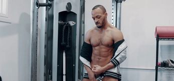 MaleNoir. - Muscular ebony hunk Dillon Diaz str