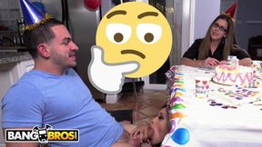 Hot - Black Holly Hendrix erhält Geburtstagsanal