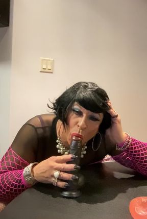 CdTina dildo sucking