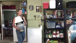 Il giovane e focoso signor Saukei prende un BBC senza preservativo da una coppia: 69 intenso, pompino, cazzi, leccate, masturbazione che portano a un'enorme eiaculazione