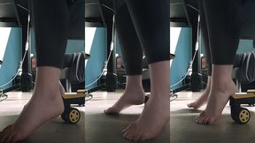 entrain de jouer sur mon pc tu aimerais etre sous mon bureau et prendre soin ...